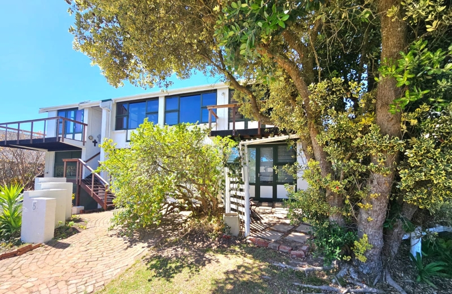 5 Bedroom Property for Sale in Herolds Bay Western Cape
